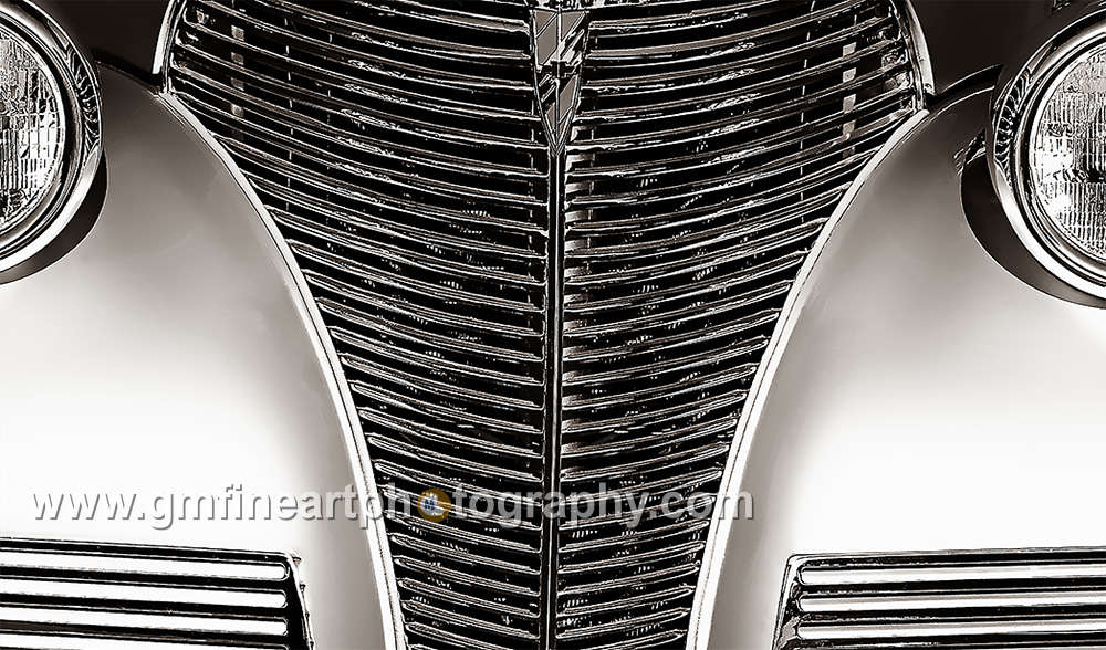 a detailed view of an old car front end with lots of chrome